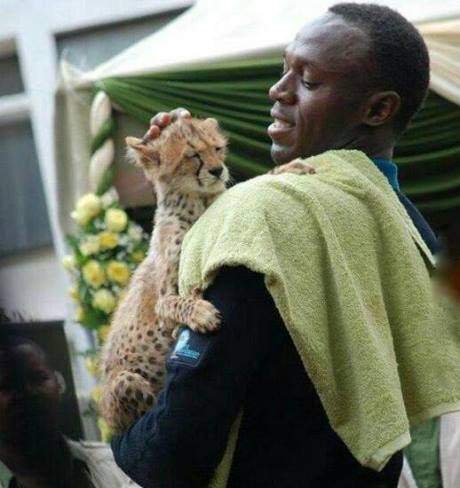 Bolt carrying his son Chita